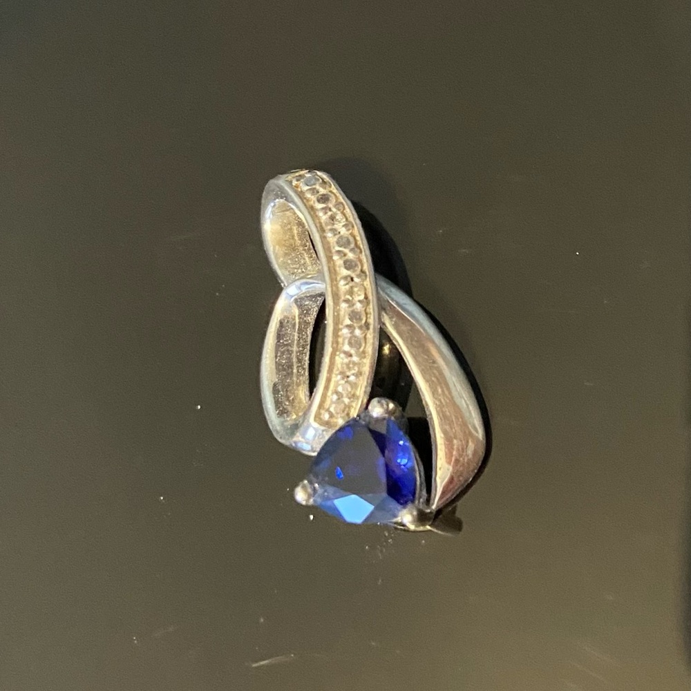 Slide pendant in Sterling silver and sapphire
